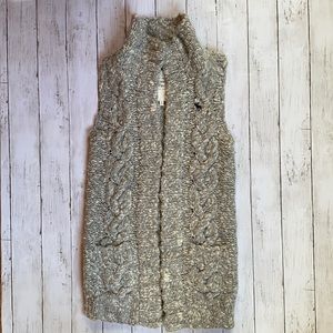 Abercrombie & Fitch Chunky knit vest.